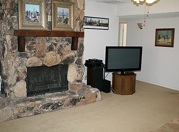 4th image of 2950 Lockwood Dr