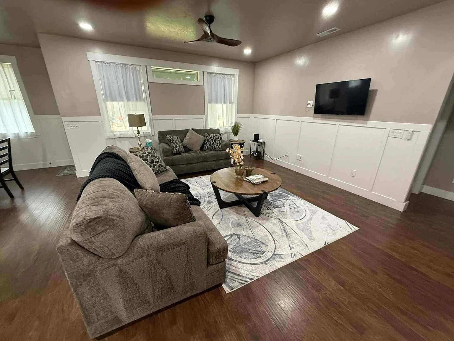 5 bed, 2787 sqft, $7,900 — Photo 1