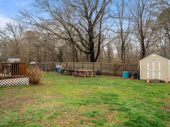 101-103 Bowling Ln, Bradford, RI 02808