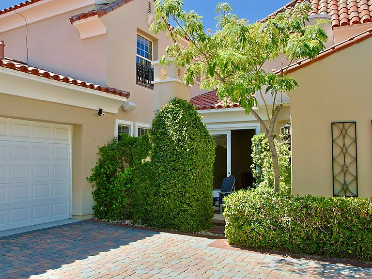 12047 Oakland Hills Dr — Photo 7
