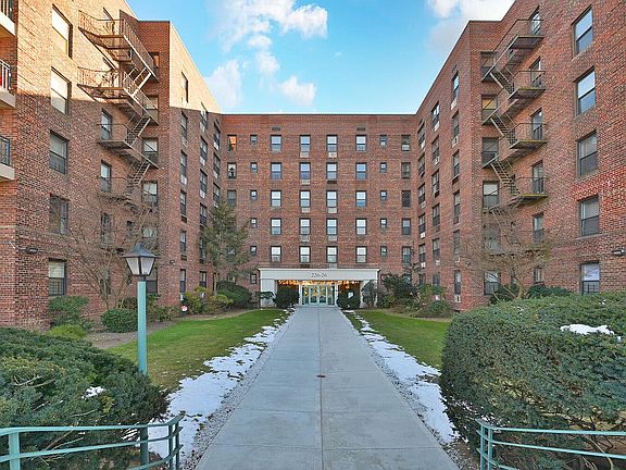 2nd image of 226-26 Union Tpke APT 3H