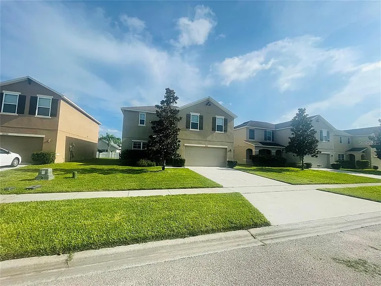 16616 Broadford Ln — Photo 2