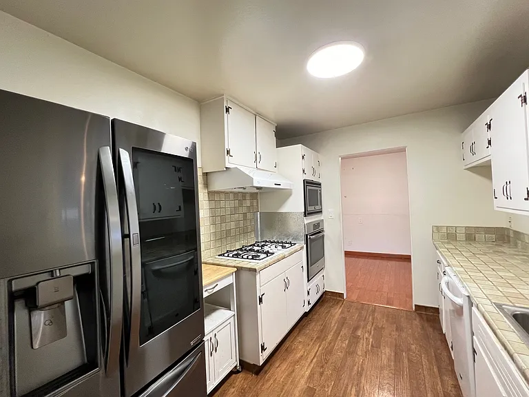 2212 Francis Ave — Photo 12