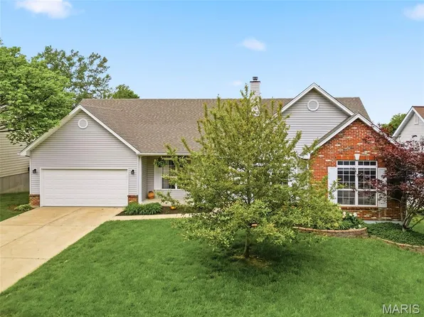 1387 Norwood Hills Dr, O'Fallon, MO 63366