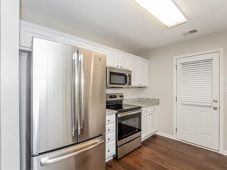 1002 Great Falls Dr — Photo 11