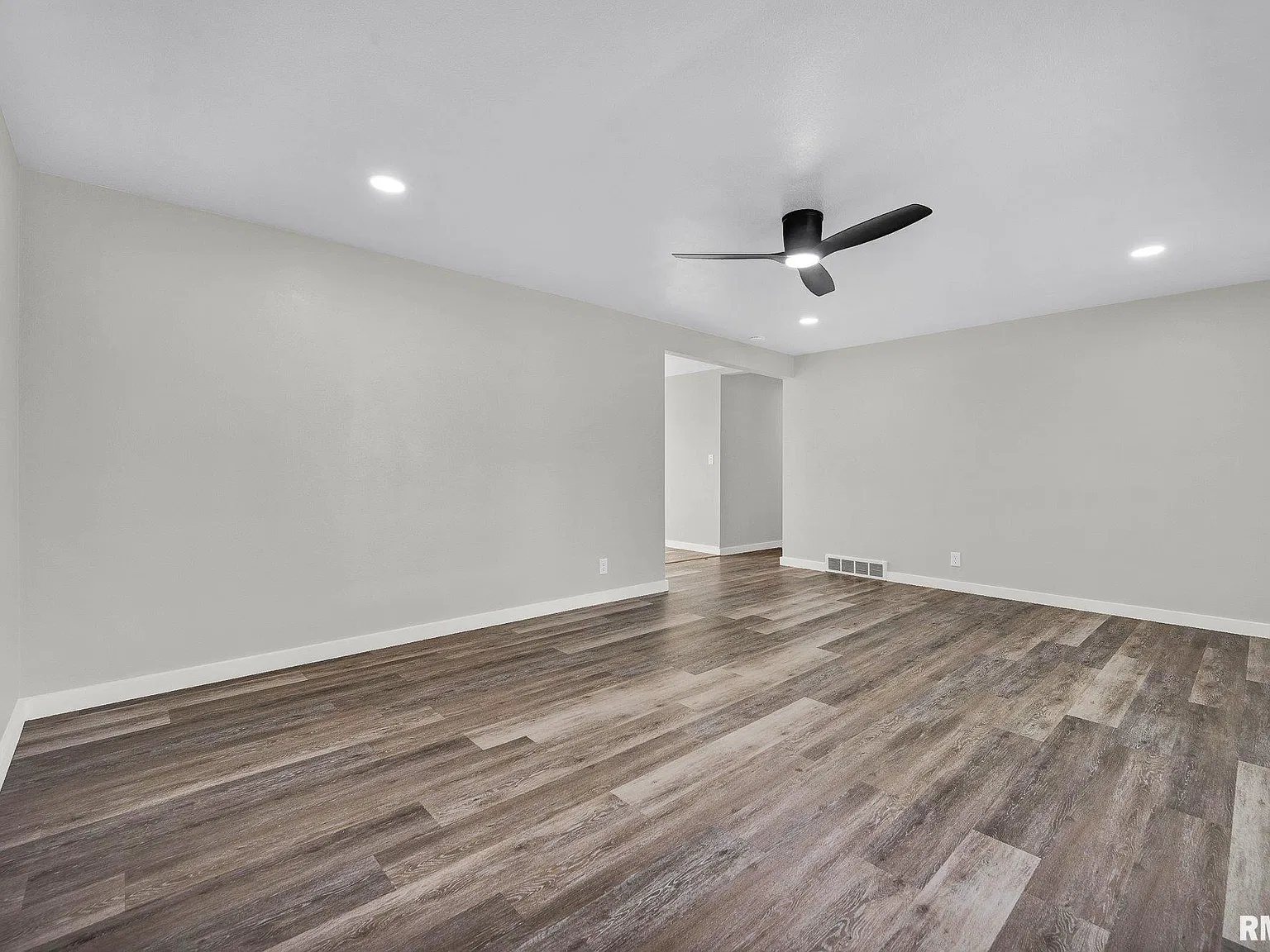 3 bed, 1.0 bath, 1500 sqft, $2,200 — Photo 2
