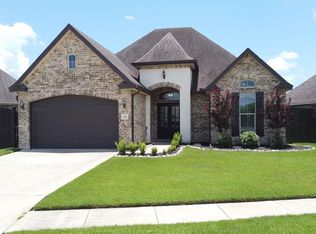 108 Crown Ridge Dr, Nederland, TX 77627