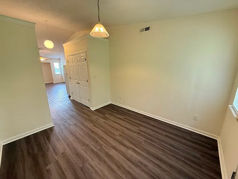 104 Benin Ct #B — Photo 15