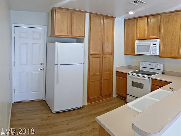 1481 S Dandelion St #3 — Photo 4