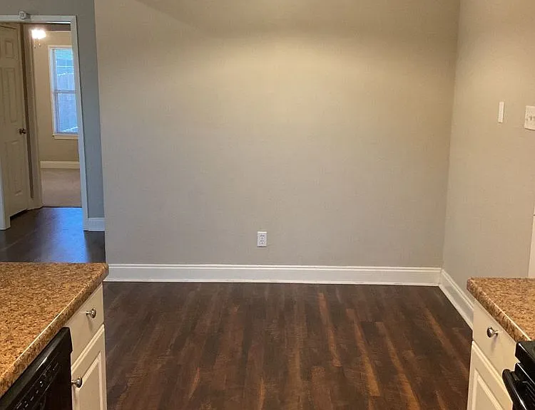 2301 Lago Trl — Photo 6