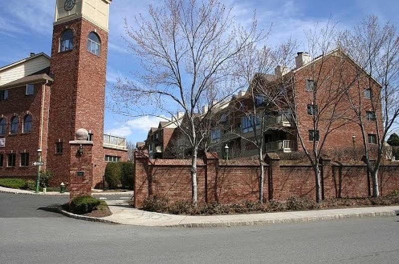 1st image of 20 Mews Ln