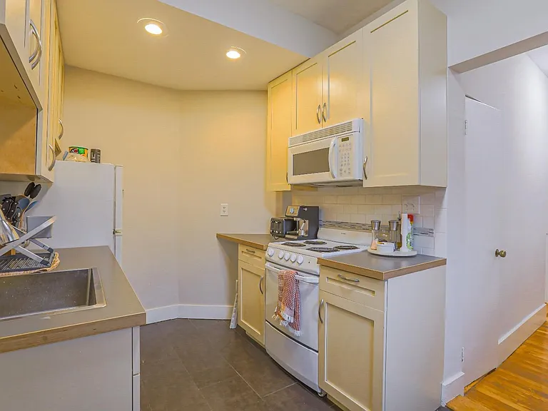 11 Gorham St #9 — Photo 2