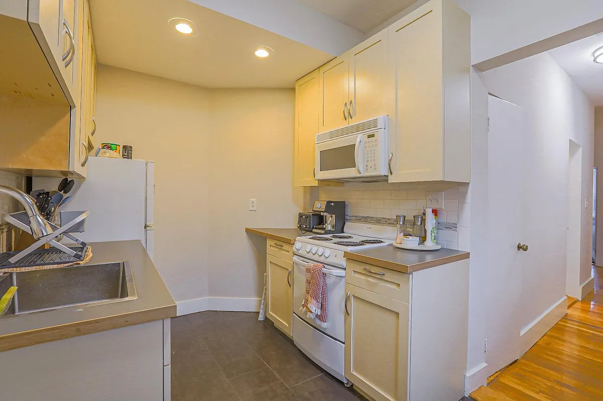 Building Photo - 11 Gorham St #9