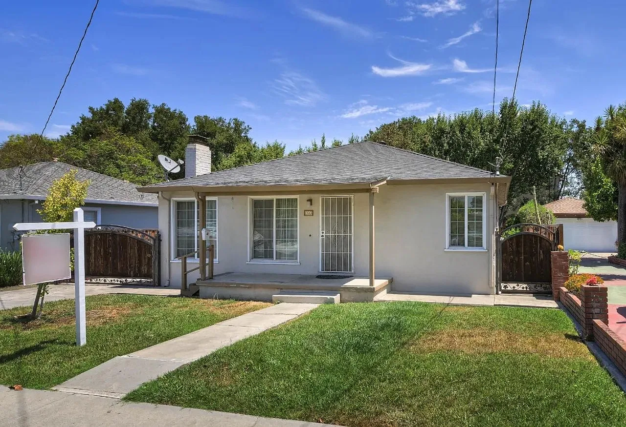 3 bed, 1155 sqft, $4,550 — Photo 1