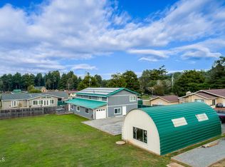 31945 Johnson Ln, Fort Bragg, CA 95437
