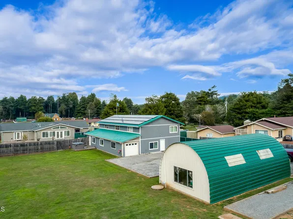 31945 Johnson Ln, Fort Bragg, CA 95437