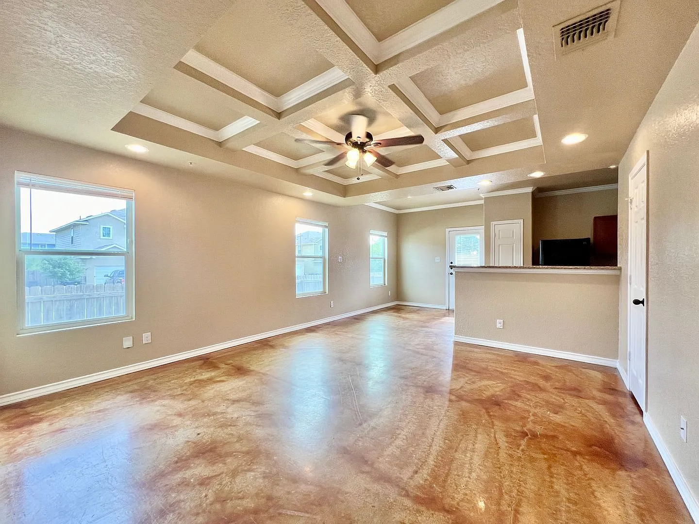 *Only $1,235 a month!* -3 bed 2 bath townhome near I35 and 1604 — Photo 2