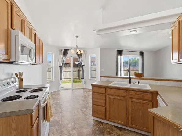 501 Knights Cir, Nampa, ID 83687