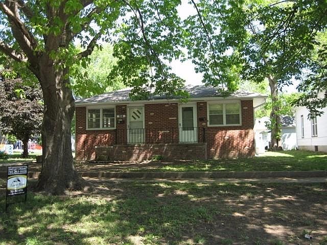 1st image of 219 NE 5th St