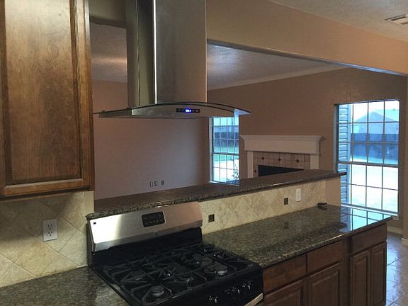 2nd image of 1423 Arbor Ct