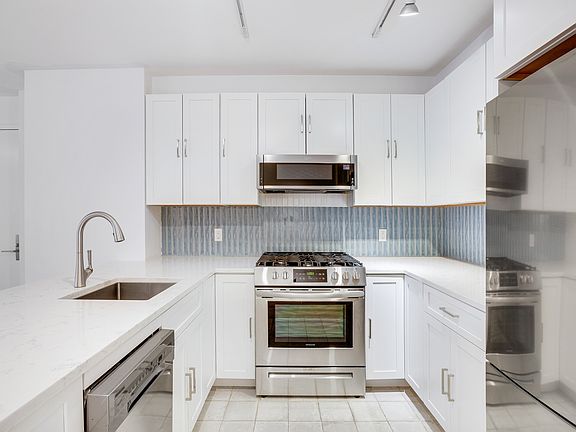 3rd image of 920 President St Unit 1