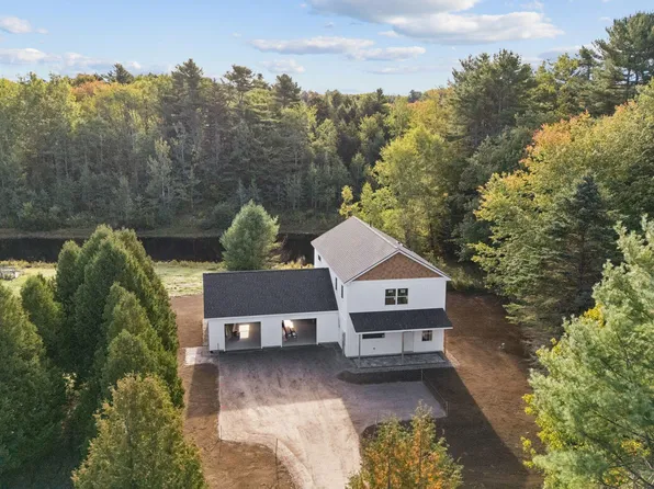 7 Sapphire Lane, Brunswick, ME 04011
