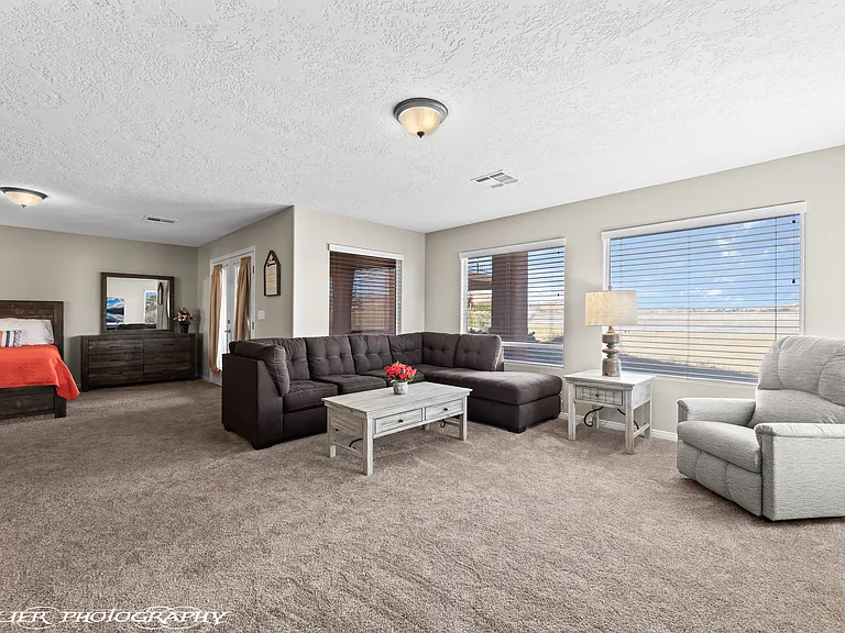 241 Palmer Ln — Photo 23