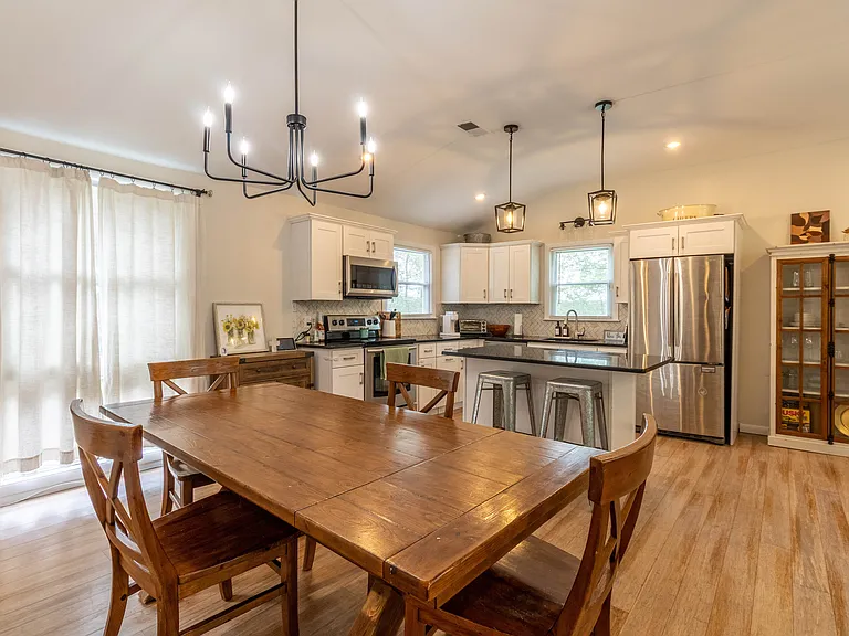132 Stanley Rd — Photo 9