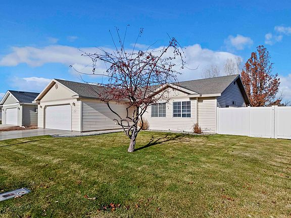 2nd image of 297 Bellevue Ct