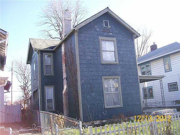3rd image of 3231 N Kenwood Ave