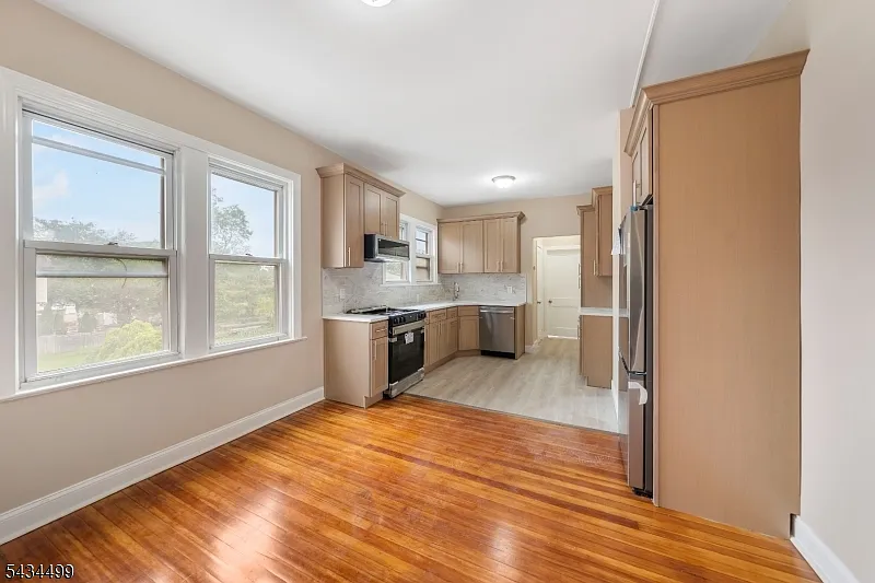2 bed, 1.0 bath, $2,375 — Photo 4