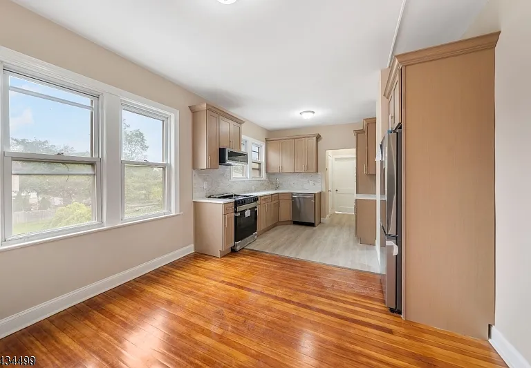 49-51 Caldwell Pl #3 — Photo 4