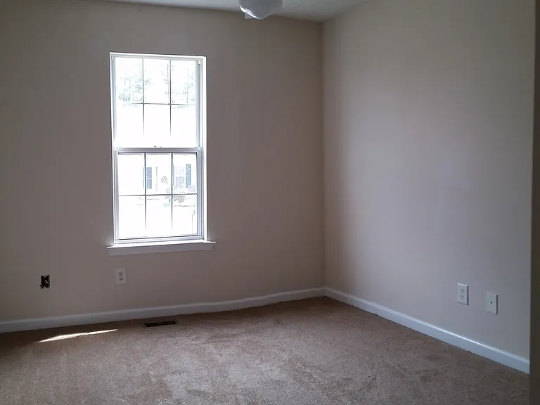 215 Bainbridge Cir — Photo 24