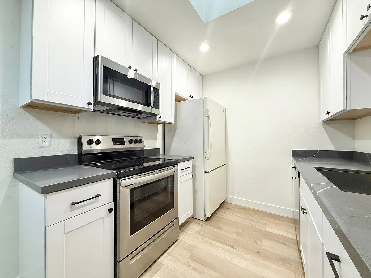 2 bed, 2.0 bath, 976 sqft, $1,399 — Photo 4