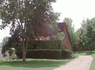 285 28th Ave SW, Cedar Rapids, IA 52404