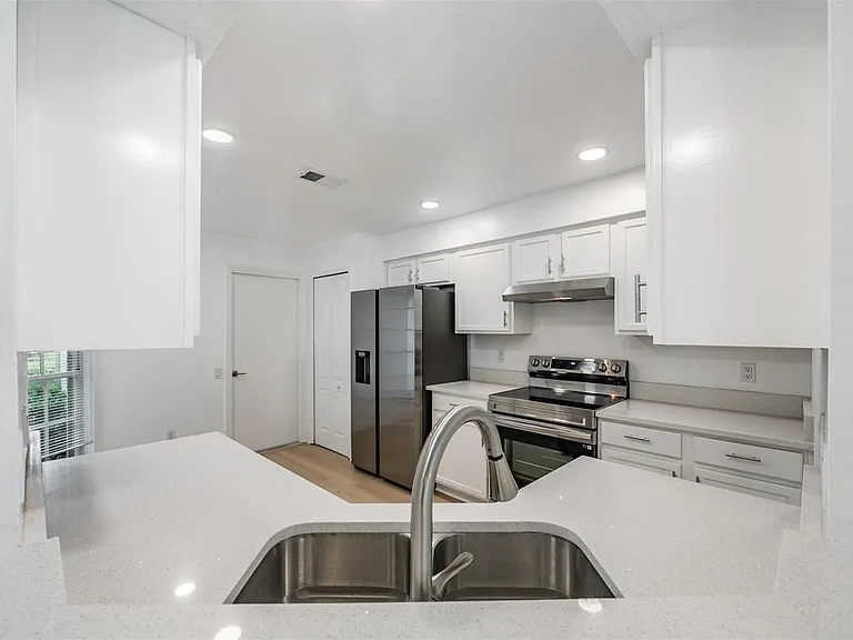 4208 Pine Isle Dr — Photo 13