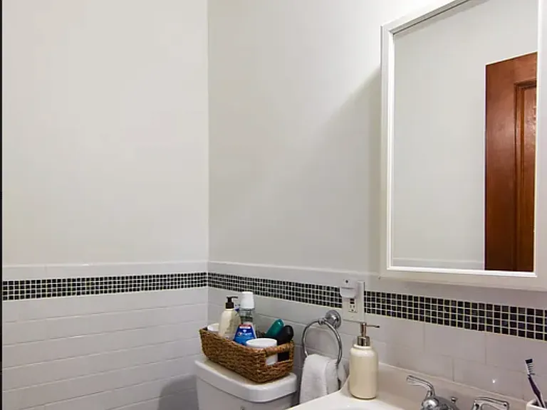255 N 8th St #2L — Photo 16