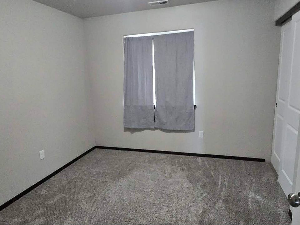 2nd image of 2612 Oriole St