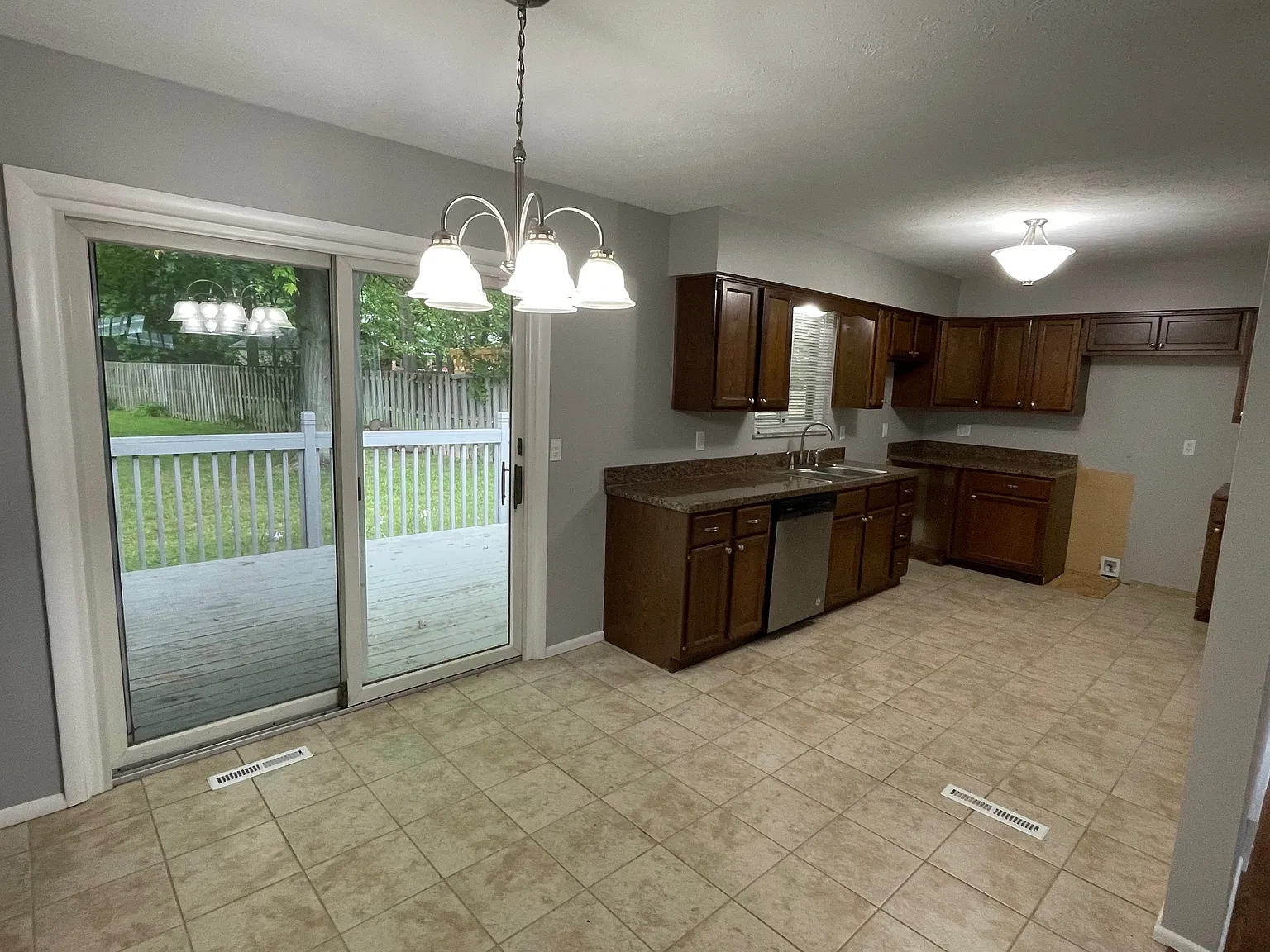 3 bed, 1.5 bath, 1600 sqft, $1,995 — Photo 4