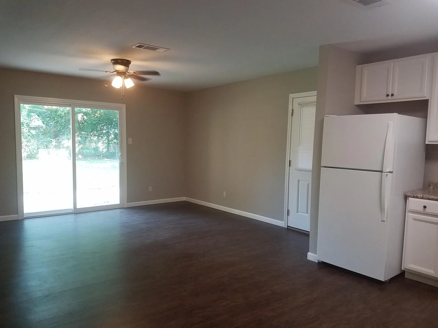 3 bed, 1100 sqft, $1,600 — Photo 3