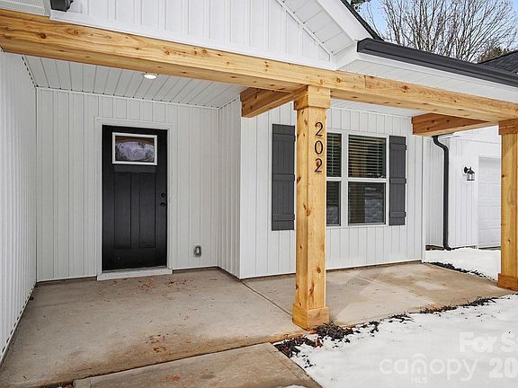 2nd image of 202 Jenkins St