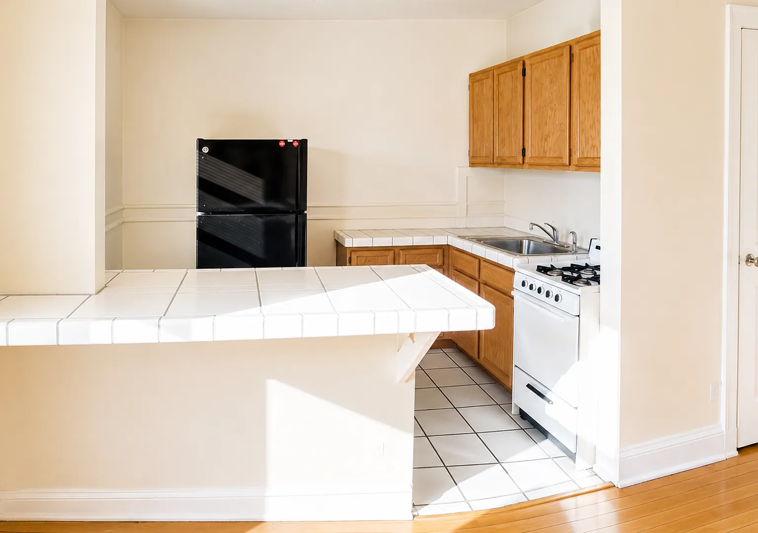 178 Summit Ave — Photo 2