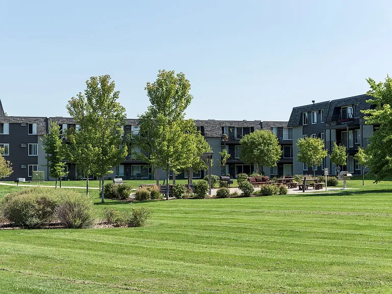 Shoreview Grand — Photo 33