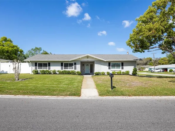 2396 Mangrum Dr, Dunedin, FL 34698