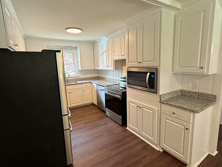 511 Dale St SW — Photo 2