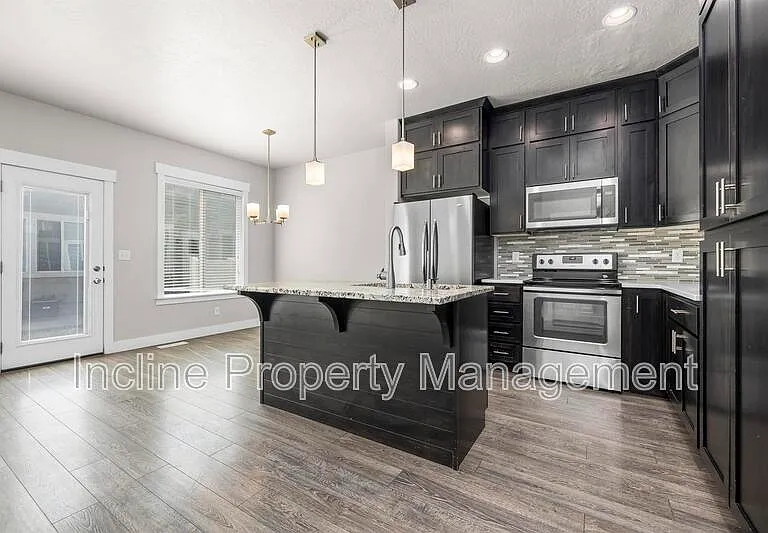 626 N Preserve Dr — Photo 3