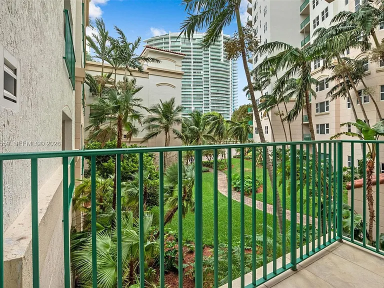 19900 E Country Club Dr #212 — Photo 13
