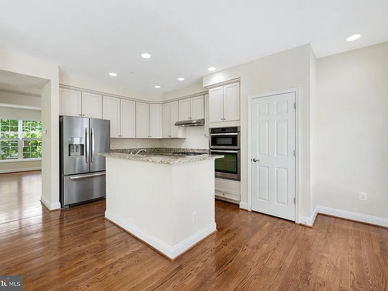 8341 Broderick Cir — Photo 11