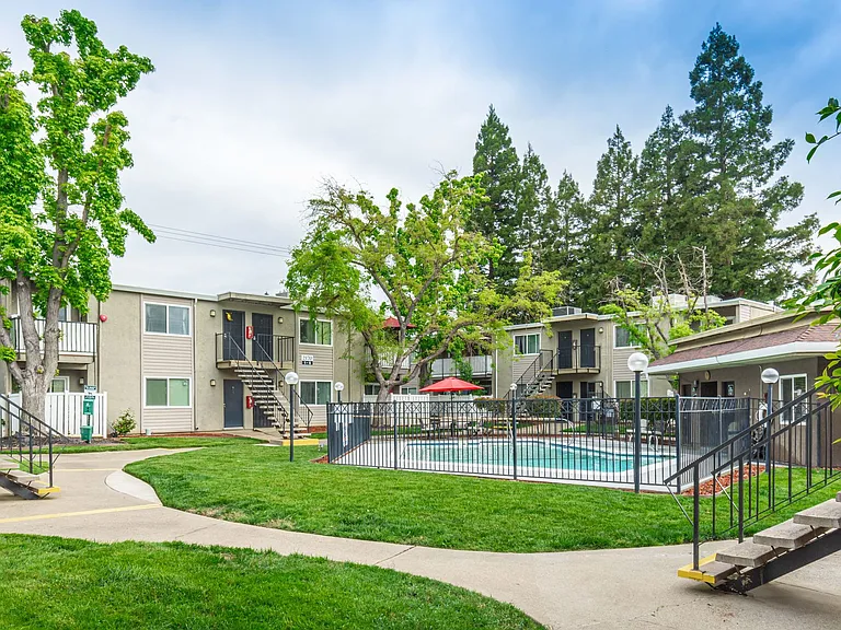 Gold Creek Apartments — Photo 12
