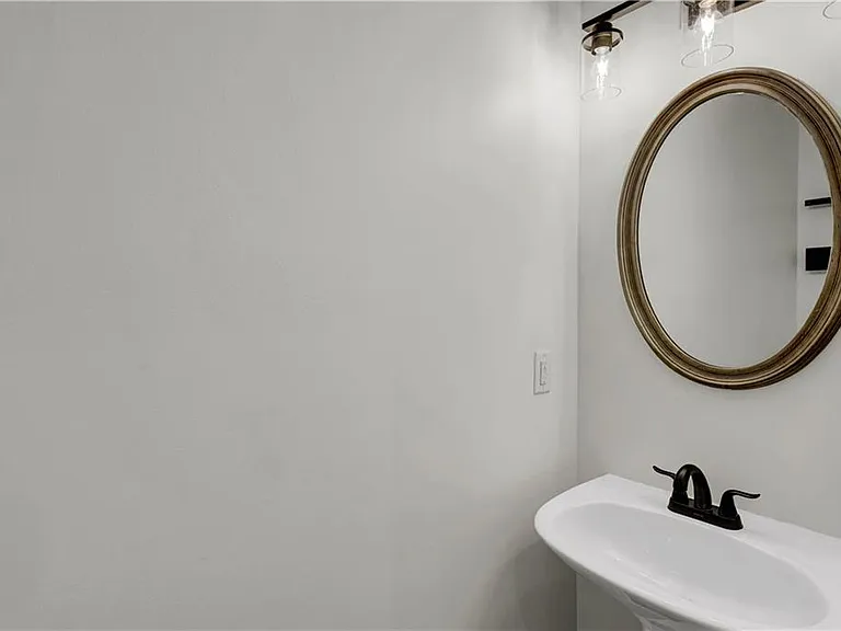1044 Liberty Pkwy NW — Photo 9
